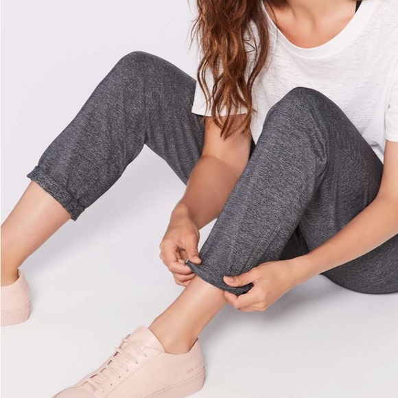 Lululemon On The Fly Pant *28" in Heathered black - Picture 12 of 14